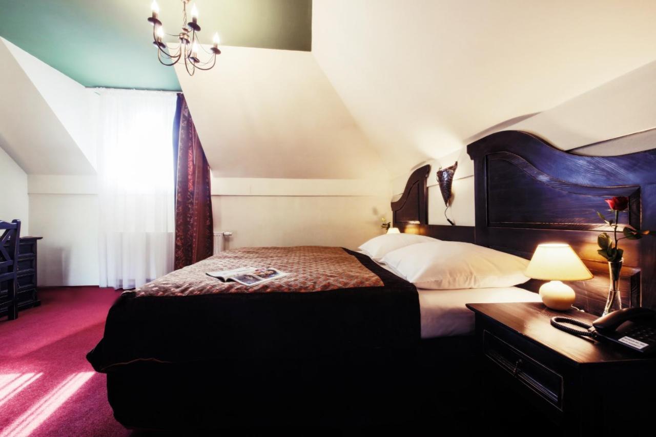 Hotel Kasztel Rzezawa Eksteriør bilde