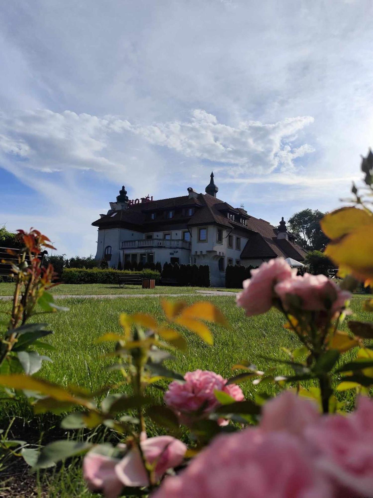 Hotel Kasztel Rzezawa Eksteriør bilde